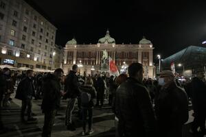 PROTEST U BEOGRADU: Građani se okupili na Trgu republike, pa prošetali do zgrade RTS