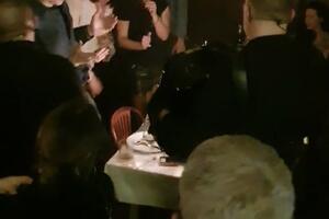 KURIR PAPARACO: Pijani Marić lomio čaše! A evo koga grli Sloboda dok je Vojin NE GLEDA! (VIDEO)