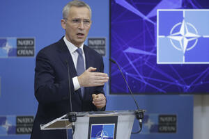 ZA ODBRANU DEMOKRATSKIH VREDNOSTI: Generalnom sekretaru NATO pakta uručena nagrada!