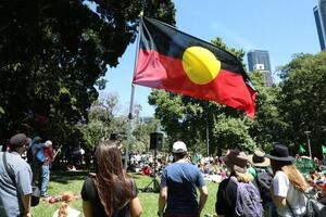 OSLOBAĐANJE ZASTAVE: Australija obezbedila autorska prava na aboridžinsku zastavu