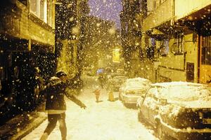 NEZAPAMĆENA MEĆAVA U TURSKOJ: U Istanbulu palo 85 cm snega, aerodrom i dalje zatvoren! Imamoglu padavine opisao kao katastrofalne
