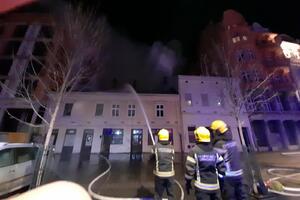 POŽAR U KARAĐORĐEVOJ ULICI U BEOGRADU: Goreo limeni krov, 25 vatrogasaca se borilo s vatrenom sitihjom VIDEO