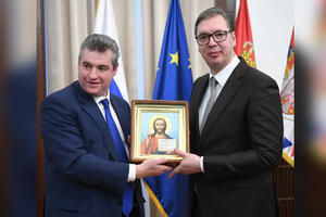 PREDSEDNIK SE SASTAO SA SLUCKIM: Vučić dobio poklon od patrijarha Kirila, ikonu Gospoda Isusa Hrista (FOTO)