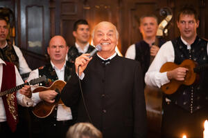 Zvonko Bogdan priredio nezaboravnu noć u Skadarliji: Kralj tamburaške muzike održao intimni kafanski koncert