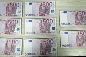 CARINICI ZAPLENILI VIŠE OD 90.000 €! Sa ličnim dokumentima tzv. Kosova pokušao da prošvercuje devize, evo gde ih je sakrio (FOTO)