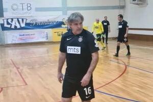 UŠKE JE BIO MAJSTOR DO KRAJA: Nebojša Vučićević postigao 6 golova na malom fudbalu, srušio se i sa terena otišao u smrt!