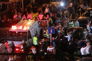 NAPAD U TEL AVIVU, UBIJENO PETORO: Ubijen i napadač terorista koji je najpre sa motora a potom peške pucao na ljude! VIDEO