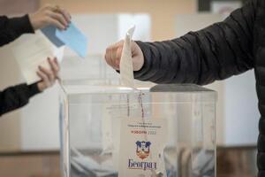 NA 4 BIRAČKA MESTA U BEOGRADU: Do 19 časova izašao 44,1 odsto birača