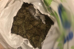 DILERI IZ ZAJEČARA PALI U BEOGRADU: Policija im pretresla stan pa pronašla više od kilogram marihuane (FOTO)