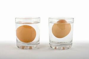 Najjednostavniji način da prepoznate da li je jaje sveže: Treba vam samo čaša vode