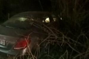 TEŠKA NESREĆA NA PUTU LAPLJE SELO - GRAČANICA: Srpski mladić povređen u sudaru, auto od siline udara završio u jarku (FOTO)