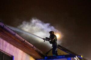 PRVE FOTKE POŽARA NA PALILULI: Vatra uništila zgradu direkciju PKB! FOTO