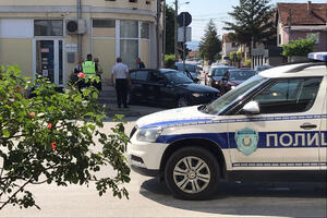 ŽESTOK UDES U ČAČKU: "Audi" se zakucao u BMW, na licu mesta policija i Hitna pomoć, PUKLA BOCA I POVREDILA VOZAČA (FOTO)