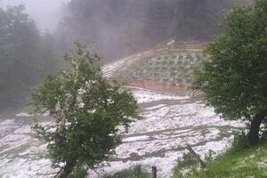 RHMZ IZDAO UPOZORENJE, UPALJEN NARANDŽASTI METEO ALARM: U ove delove Srbije danas stiže nevreme, pljuskovi, grad i olujni vetar