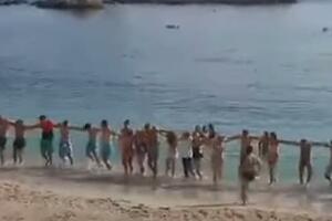 GRCI UZVRAĆAJU UDARAC! Posle naših i oni opleli SRPSKO KOLO na plaži: Pokazali da su dobri domaćini i ODUŠEVILI svet! (VIDEO)