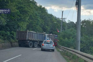 MEŠTANI NE MOGU NI DO IMANJA: Policijska baza kod Zubinog Potoka, koju je obišao Kurti, podignuta na zemljištu otetom od Srba