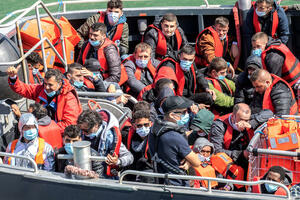 TRAGIČAN KRAJ POTRAGE U GRČKOJ: Spasilačke službe izvukle iz mora tela 20 migranata