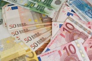 NARODNA BANKA SRBIJE OBJAVILA: Evro danas 117,31 dinar