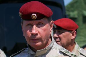 BRITANSKI "DEJLI MEJL": Putinov omiljen general putovao na Sejšele sa duplo mlađim mankenkama?