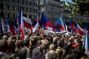 PODNESITE OSTAVKU DO 25. SEPTEMBRA Demonstranti vladi u Pragu dali ultimatum! Češki premijer: To su proruske grupe