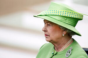 TO JE BILO POSLEDNJE ŠTO MI JE REKLA: Kraljica Elizabeta je na samrti izustila ŠOK REČENICU ženi koju je njen muž PREZIRAO (FOTO)