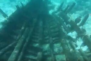 ARHEOLOŠKO OTKRIĆE KOJE DOVODI U PITANJE ISTORIJSKE UDŽBENIKE? U Izraelu pronađena hiljadu godina stara olupina broda VIDEO