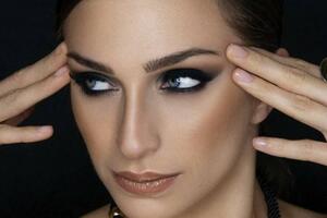 NAŠMINKAJTE OČI POPUT SVETSKIH ZVEZDA: U samo 4 koraka do smokey eyes efekta!