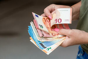 SKORO BEZ PROMENE: Zvanični srednji kurs je 117,2010 dinara za jedan evro