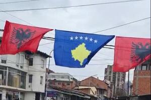 SRBE SRAMNO PROVOCIRAJU UOČI SKUPA NA SEVERU: Otvoreno izazivaju! Kurtijevi kače albanske i zastave lažne države i SAD (VIDEO)