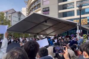 DEMONSTRACIJE BELIH PAPIRA: Talas protesta protiv politike "NULA KOVIDA" širi se Kinom! Zahvaćeno 13 gradova! VIDEO
