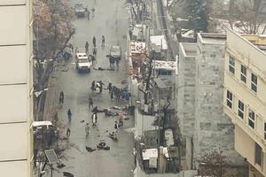 NAJMANJE 20 MRTVIH U NAPADU ISPRED ZGRADE MINISTARSTVA: Horor u Kabulu, tela razbacana po ulici! (FOTO)