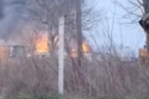 DRAMA KOD NOVOG SADA: Veliki požar u Kisaču, vatrogasci se bore sa vatrenom stihijom (VIDEO)