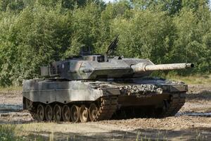 LEOPARD ZA POČETNIKE: Ubrzana obuka vojnika iz Ukrajine u upravljanju nemačkim tenkom