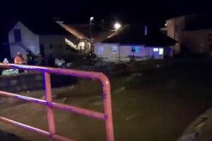 PROGLAŠENA VANREDNA SITUACIJA U SJENICI: Dramatična noć, izlila se reka Grabovica, poplavljeno 40 objekata i podrum osnovne škole
