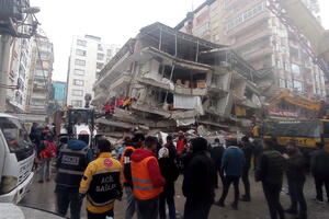 SKOPLJE: Dvojica učenika iz Severne Makedonije povređena u zemljotresu u Turskoj! Diplomate u kontaktu sa 9 makedonskih državljana