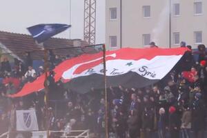 NAVIJAČI ZAJEDNO U PODRŠCI: Utakmica u Novom Pazaru počela minutom ćutanja i podizanjem turske i sirijske zastave (VIDEO)