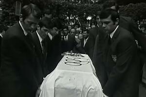 LEGENDARNI RADIVOJ KORAĆ UMRO JOJ JE NA RUKAMA: Prošlo je 55 godina od te tragedije, a ona se i danas seća svih detalja!