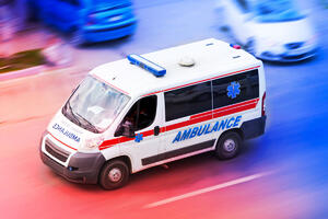 STARIJI PEŠAK POVREĐEN U BEOGRADU: Hitno prevezen u bolnicu na Banjici