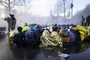 VELIKI PROTESTI PROTIV VLASTI U HOLANDIJI: Više hiljada poljoprivrednika i aktivista blokirali Hag na nekoliko sati