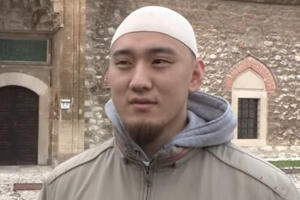 JAPANSKI BODIBILDER DOŠAO U BiH I PRIMIO ISLAM: Noje ne propušta nijedan namaz, a sada ima 3 velike želje u životu (VIDEO)