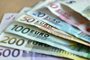 NEZNATNA PROMENA: Zvanični srednji kurs danas je 117,2038 dinara za jedan evro