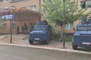 OBUSTAVLJA SE NASTAVA U ŠKOLAMA NA SEVERU KOSMETA! Deca i roditelji u strahu od tzv. kosovske policije, SA DUGIM CEVIMA kod škola