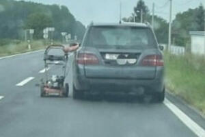 MENI SE ČINI DA KOSI SA KRIVE STRANE: Šokantan PRIZOR na auto-putu kod Slatine PREPLAVIO društene mreže! Ljudi u neverici (FOTO)