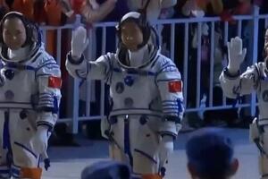 ZAVRŠENA MISIJA ŠENDŽOU-15: Kineski svemirski brod sa tri astronauta uspešno se vratio na Zemlju posle 180 dana