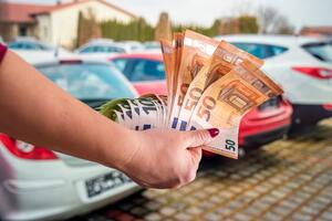 STIŽE NOVA POMOĆ DRŽAVE: Za novi automobil subvencije od 2.500 do 5.000 evra!