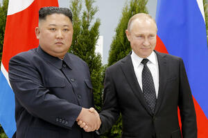 JA TEBI ORUŽJE, TI MENI HRANU: Kimov oklopni voz navodno ide ka Rusiji, sprema se sastanak sa Putinom (VIDEO)