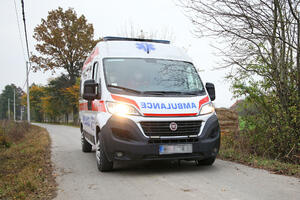 TEŠKA SAOBRAĆAJKA NA AUTO-PUTU KOD ALEKSINCA Vozilo se zakucalo u bankino, pa poprečilo na putu - srča na sve strane (FOTO)