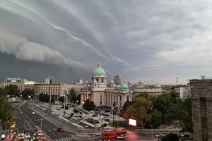 RHMZ NOĆAS IZDAO NIZ VAŽNIH UPOZORENJA: Oluja stiže u Srbiju, strmoglav temperature! A olujni bedem već se ovako kreće prema nama