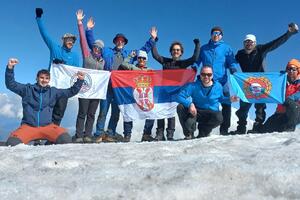 VELIKI USPEH PLANINARA POBEDE: Popeli se na najviši vrh Azerbejdžana!