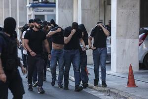 NAVIJAČI DINAMA PUŠTENI IZ GRČKIH ZATVORA: Pripadnici BBB osumnjičeni za učestvovanje u krvavim neredima u Atini, stigli u Zagreb